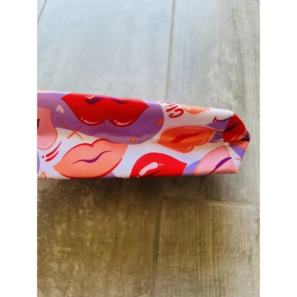 CLINIQUE Lips Purple Pink Red Cosmetic Zipper Travel Makeup Bag Organizer NEW - Picture 2 of 4